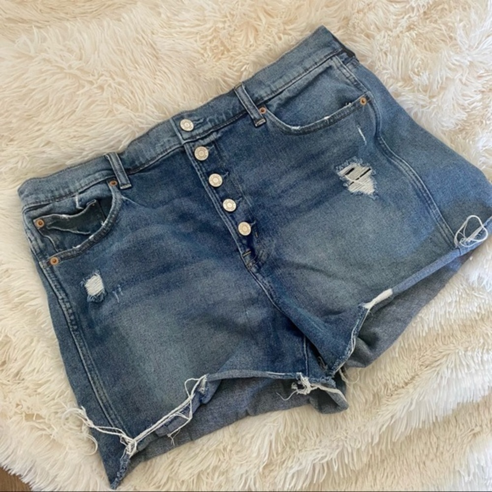{preloved} Women’s GAP Button Fly Denim Shorts